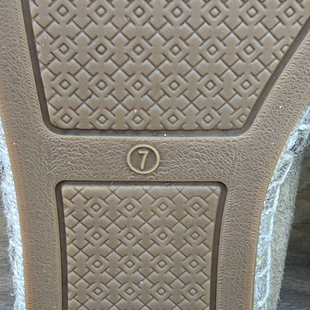 Tory Burch Espadrilles Flats 7 Tan Suede Cap Toe Slip On Vacation Resort Summer